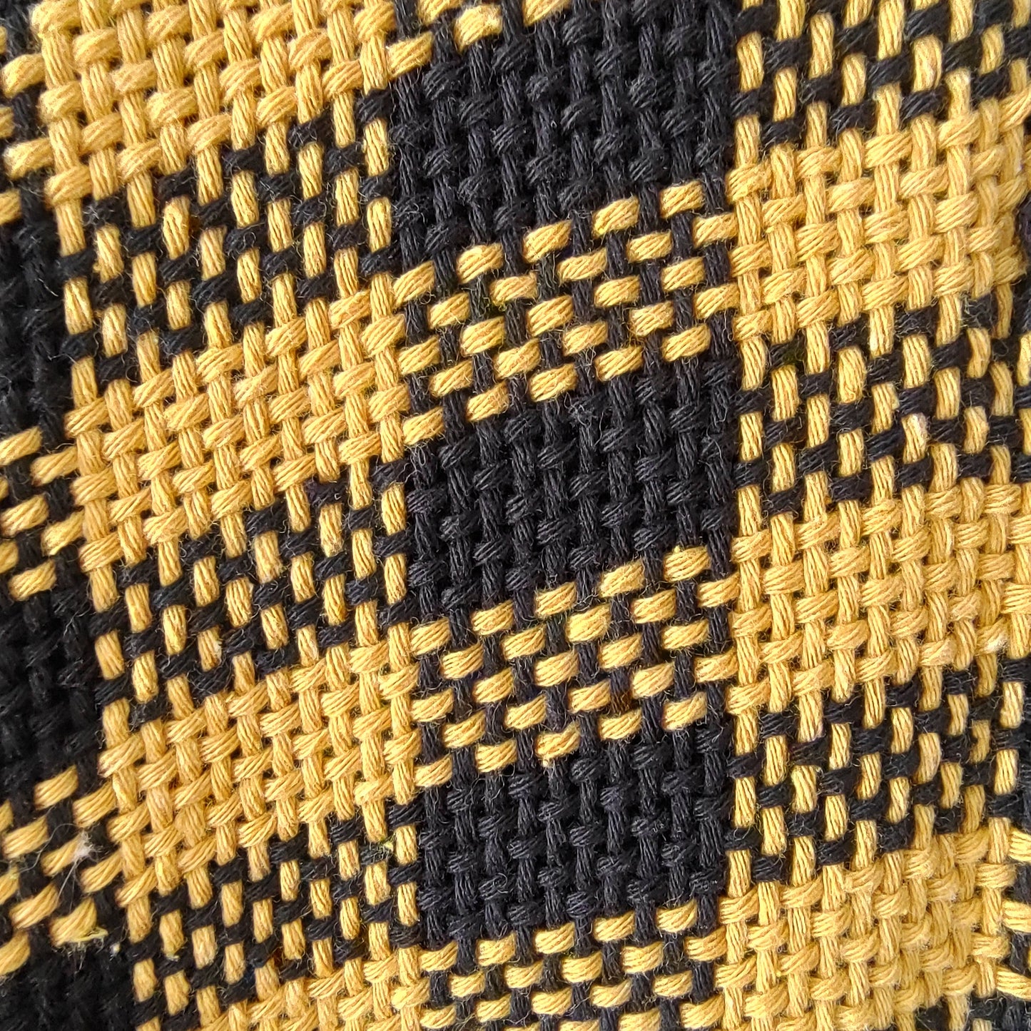 Ruana Amarilla y Negra de Algodón