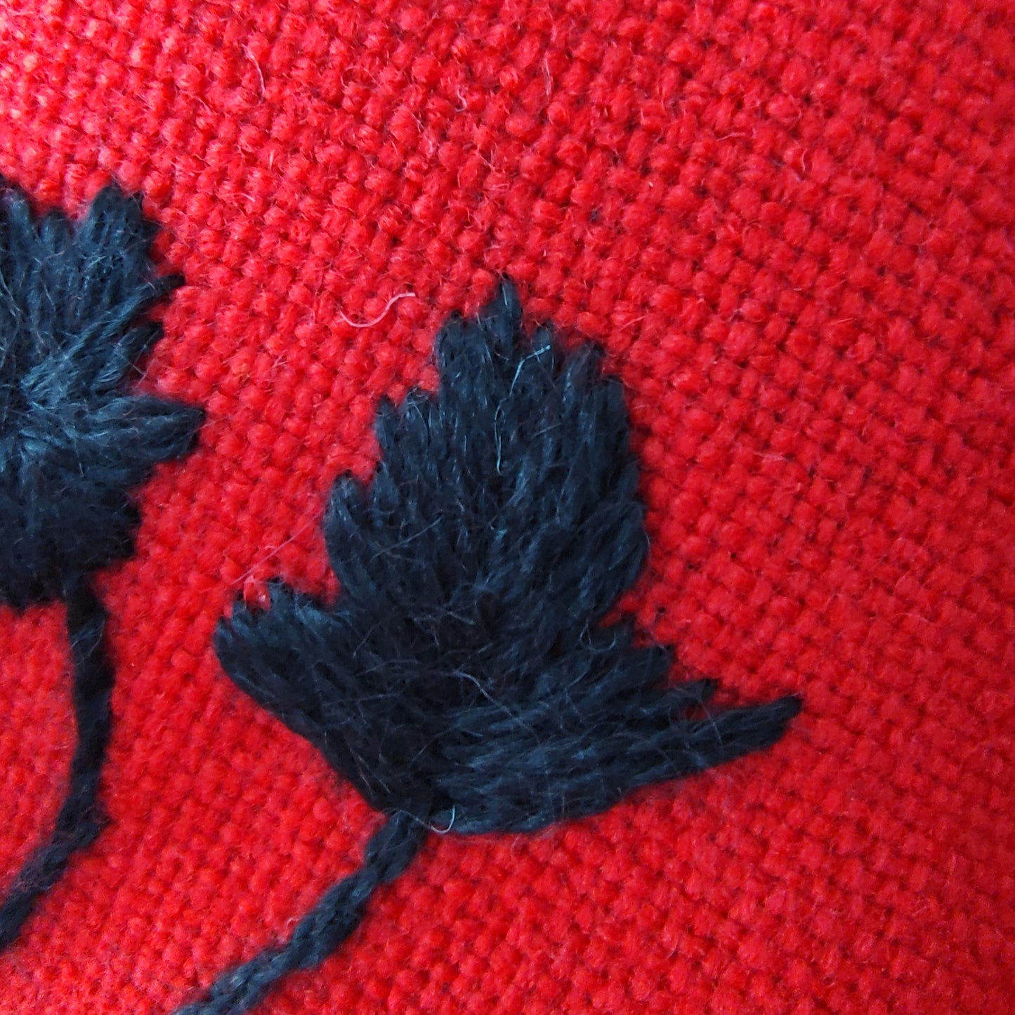 Ruana Bordada Roja de Oveja